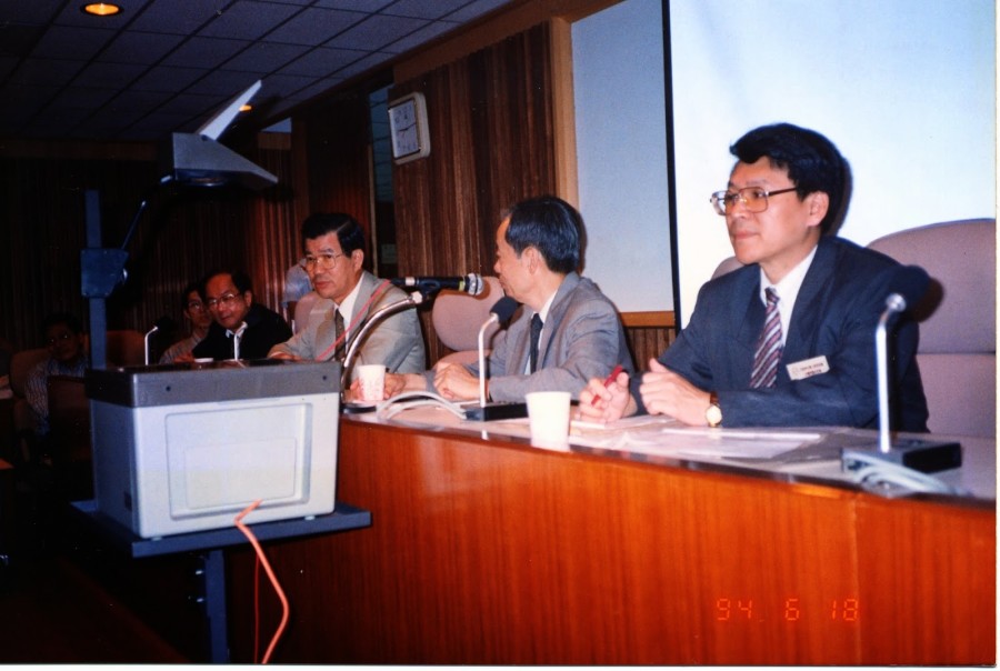 101_1994年回台主持「科技運用與商業化」座談會，右二為廖述宗教授