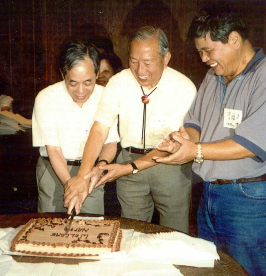 101_九十年代，廖述宗教授(左)李鎮源教授與李雅彥醫師(右)合影