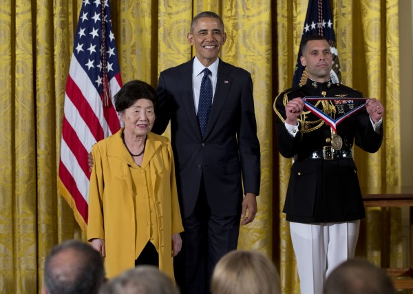 何汪瑗獲美國總統歐巴馬頒發美國國家科技創新獎章